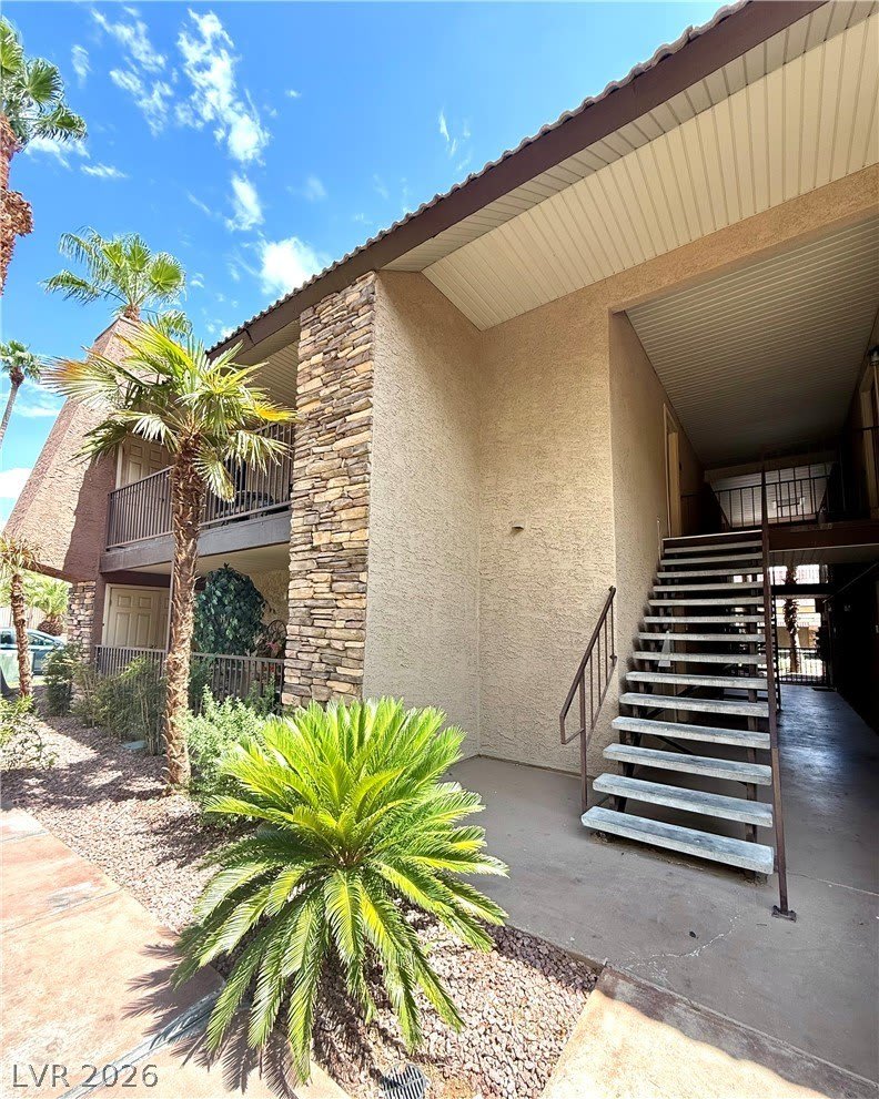 5041 RIVER GLEN Drive – photo 1