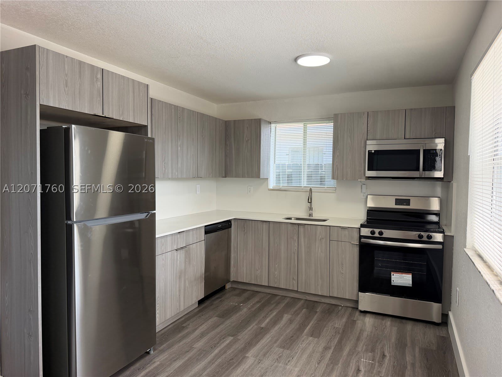 590 NW 58th St – photo 1