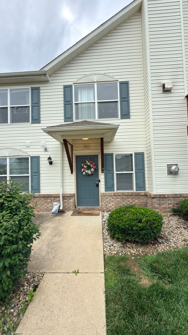 Ground-Level 3BR Condo Minutes from Purdue with Attached 2-Car Garage – photo 1 of 17