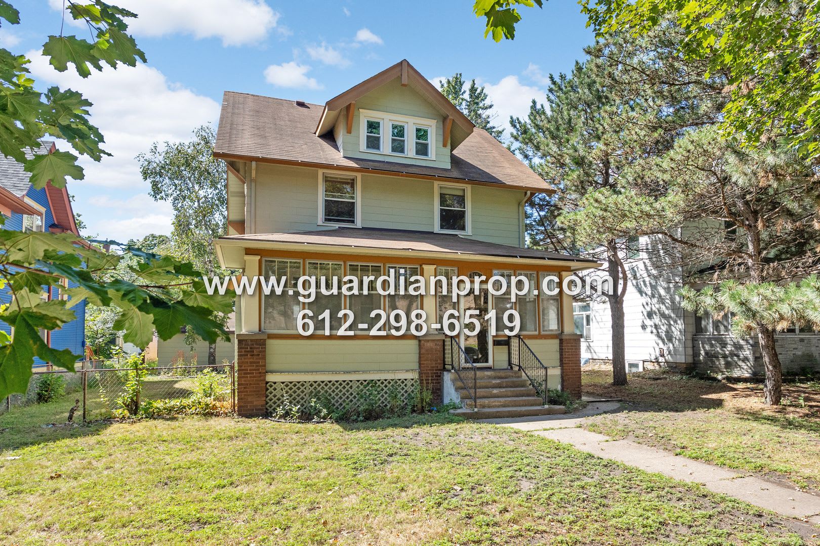Large House In Hamline Midway Available October 1St Original Woodwork Updated Kitchen Baths 2 Car Garage – photo 1