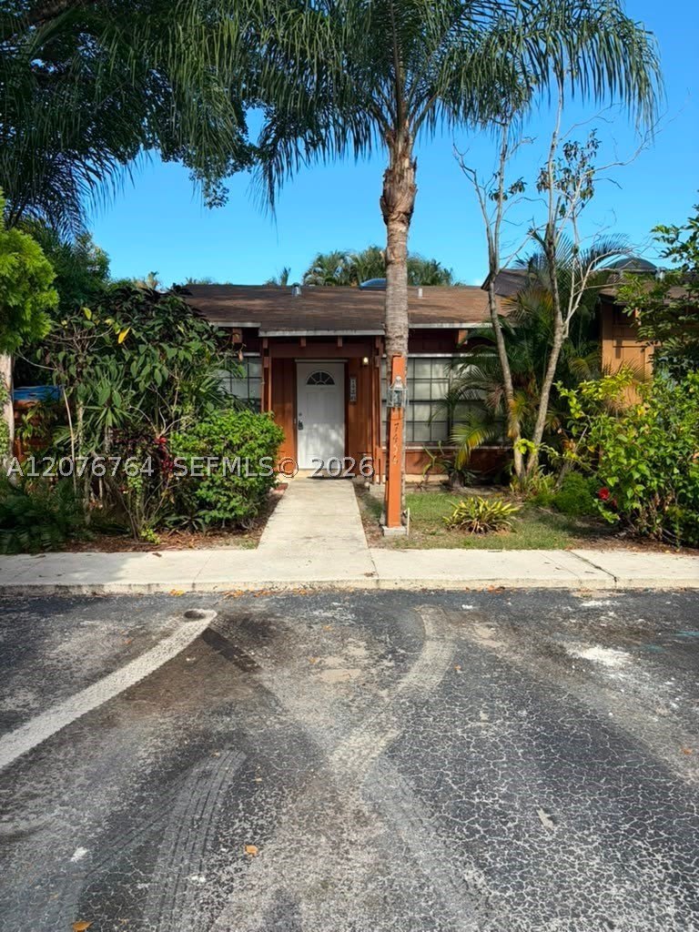 7456 NW 33rd St – photo 1