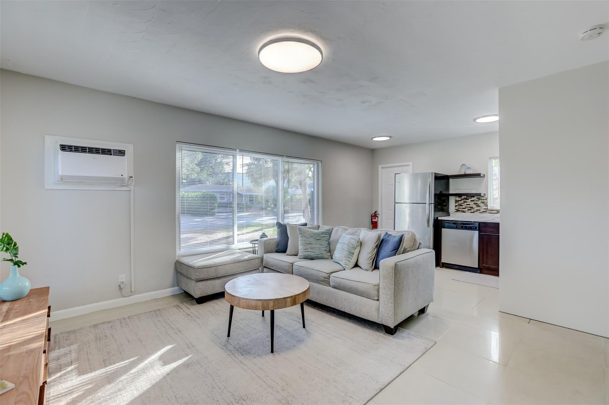 1005 NE 17th Court – photo 1