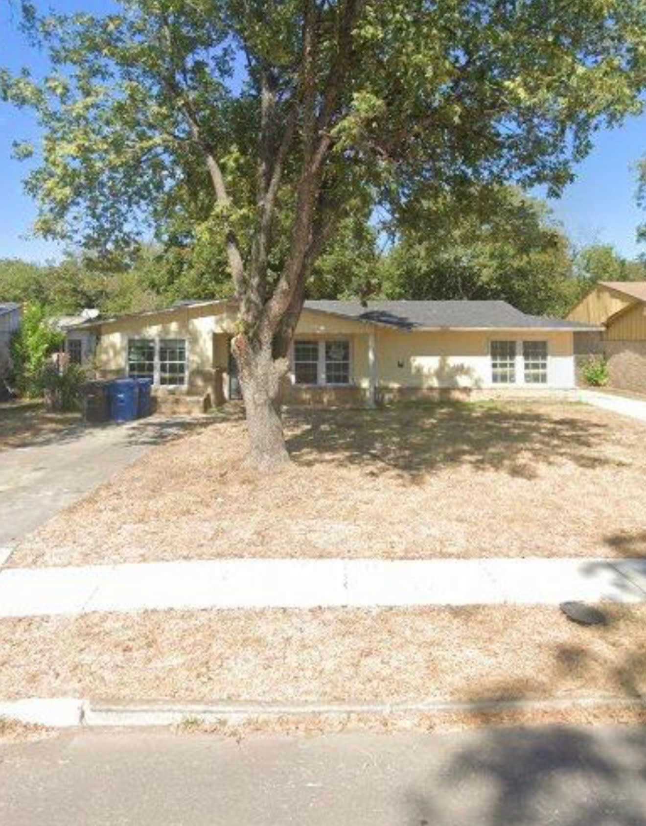 363 Astoria Dr – photo 1
