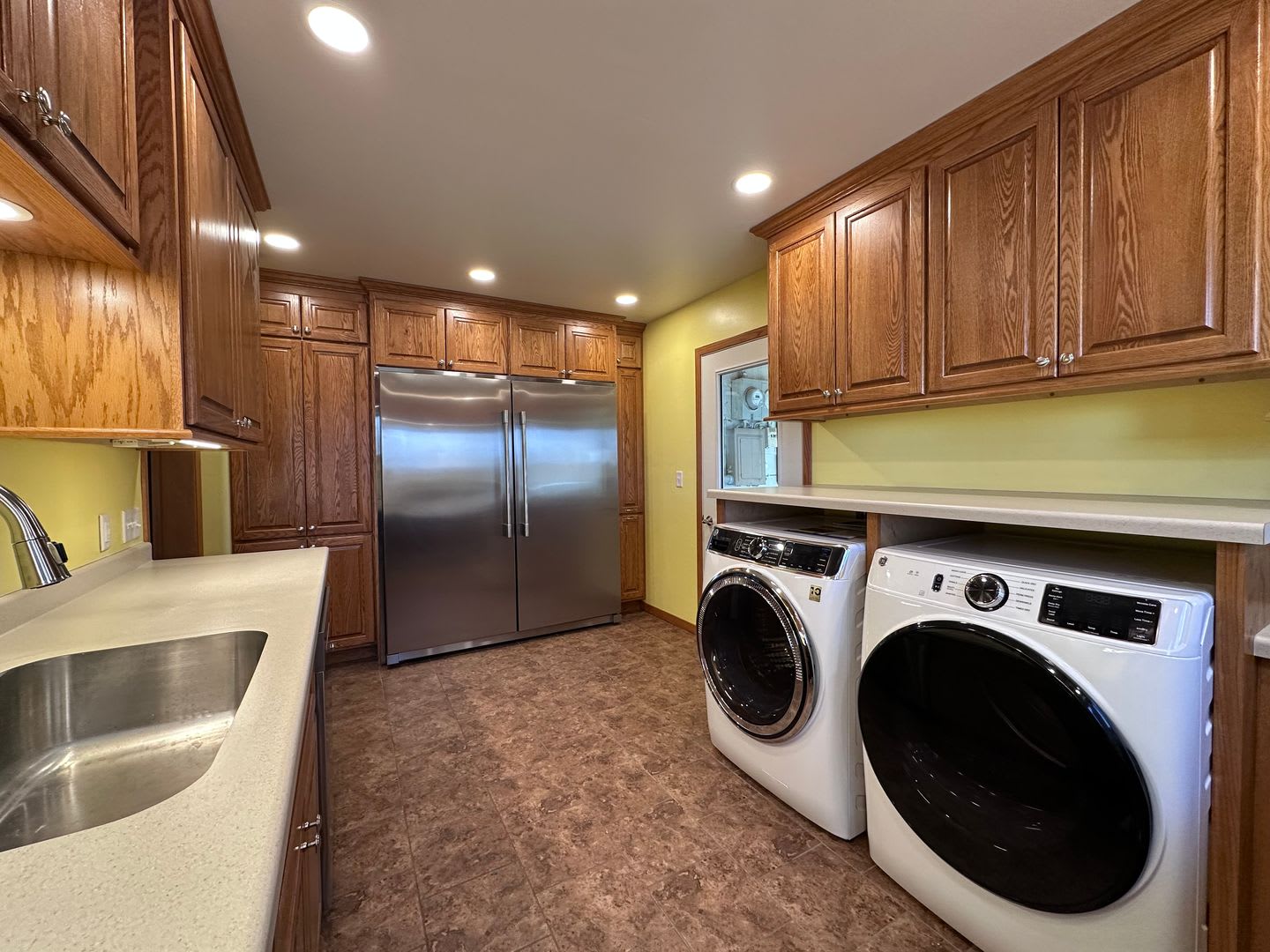 Single Family Home W/Fenced In Yard Available Soon! – photo 1 of 33