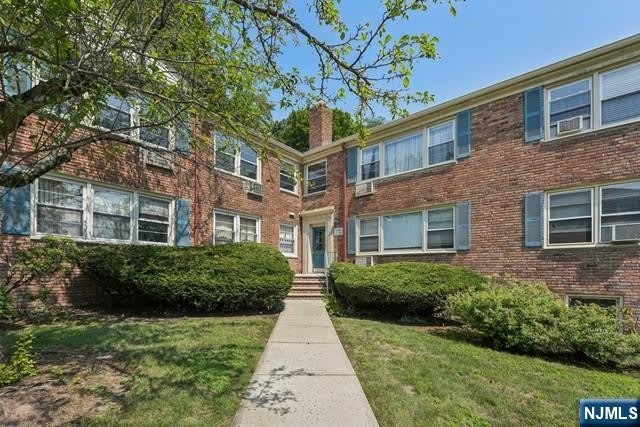 24 Hutton Avenue – photo 1 of 55
