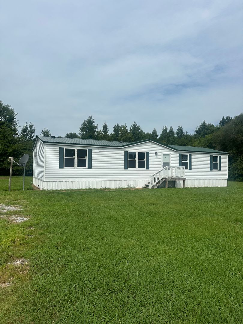 RENTAL HOME 4BD/2BTH – photo 1 of 17