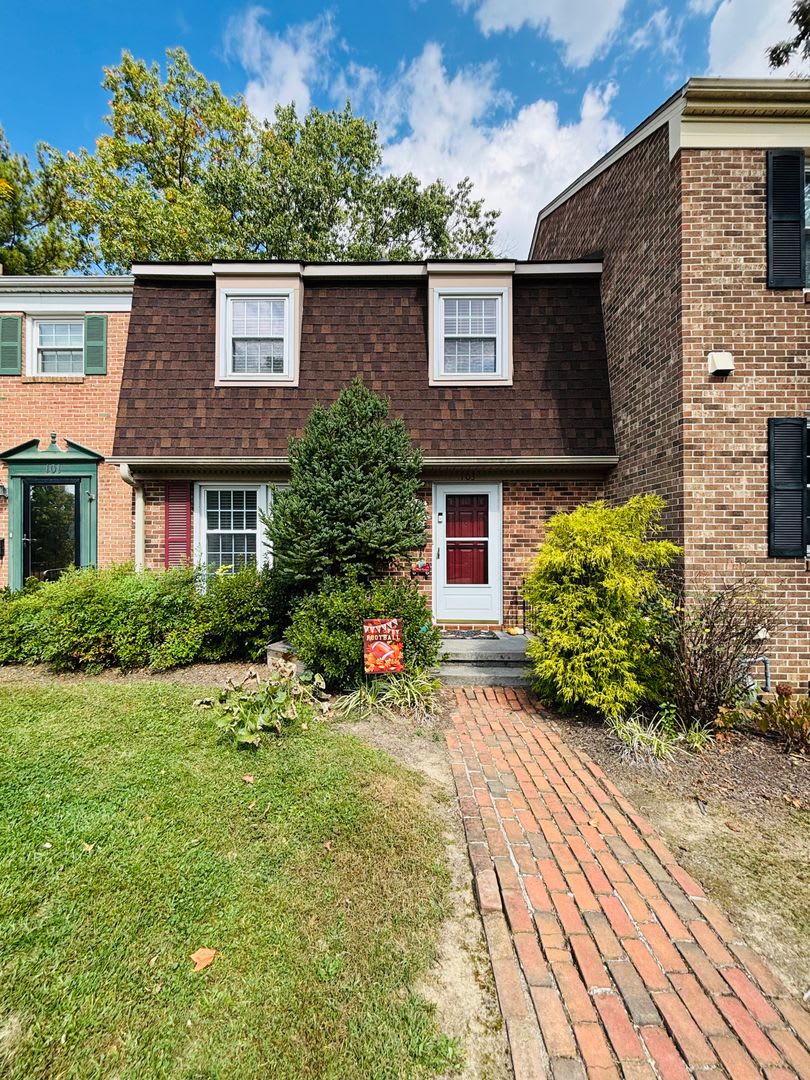 3 Bedroom 3.5 Bathroom Townhouse – photo 1