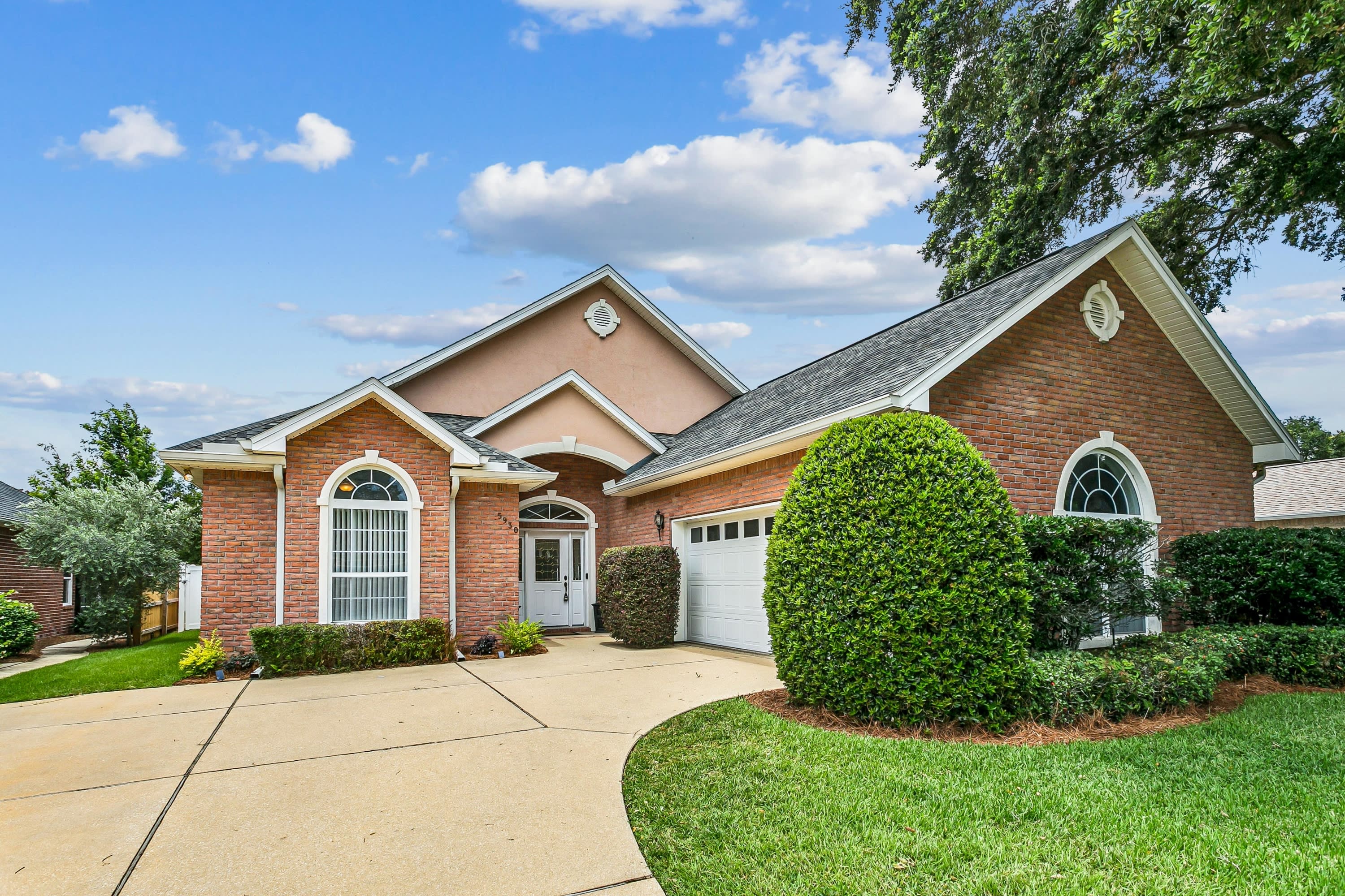 5930 Hermitage Drive – photo 1