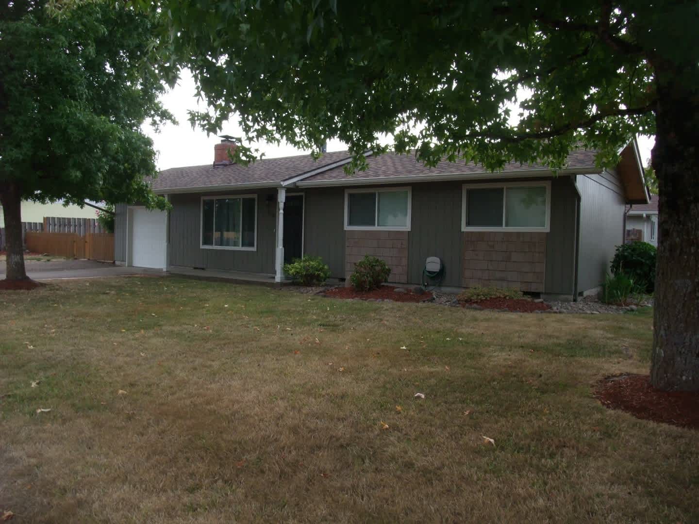Nice 3 Bedroom 1 Bath Home In Se Albany – photo 1 of 96