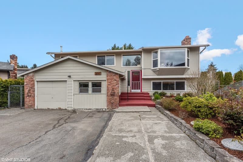 2010 N 153rd Pl – photo 1