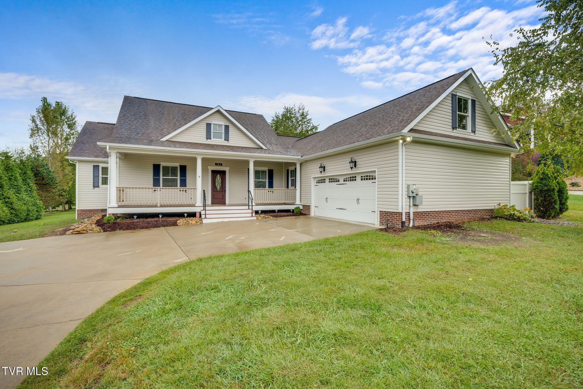 707 Victoria Lee Way – photo 1 of 36