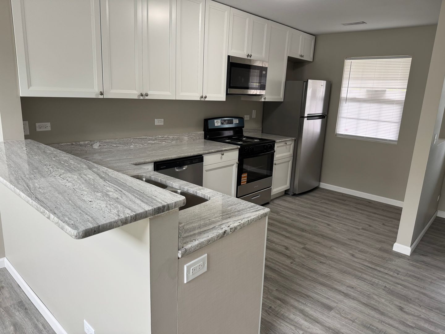1725 Chrysler Dr – photo 1 of 11