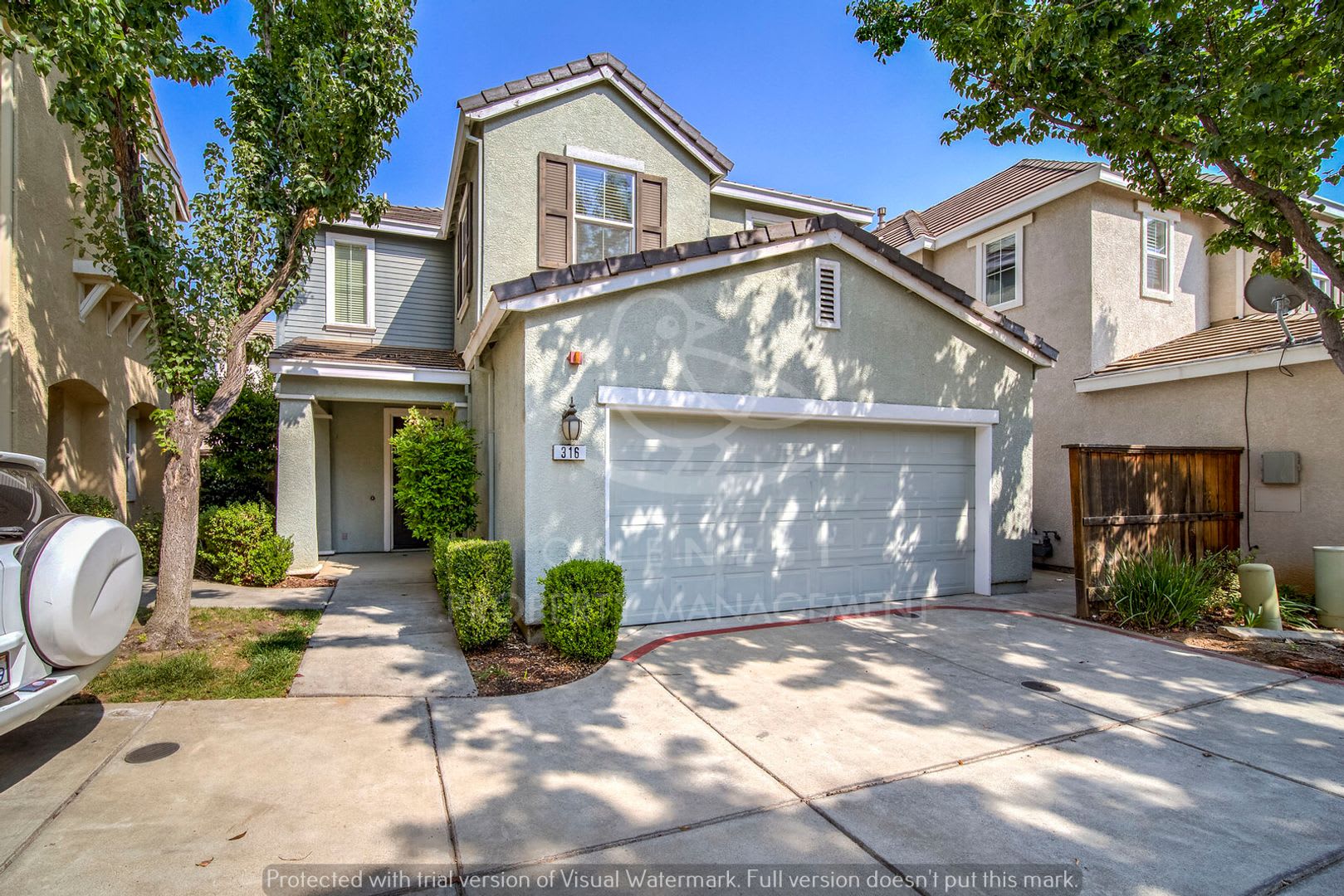 Charming Lincoln Rental, 3 Bedrooms + 2-Car Garage – photo 1 of 24