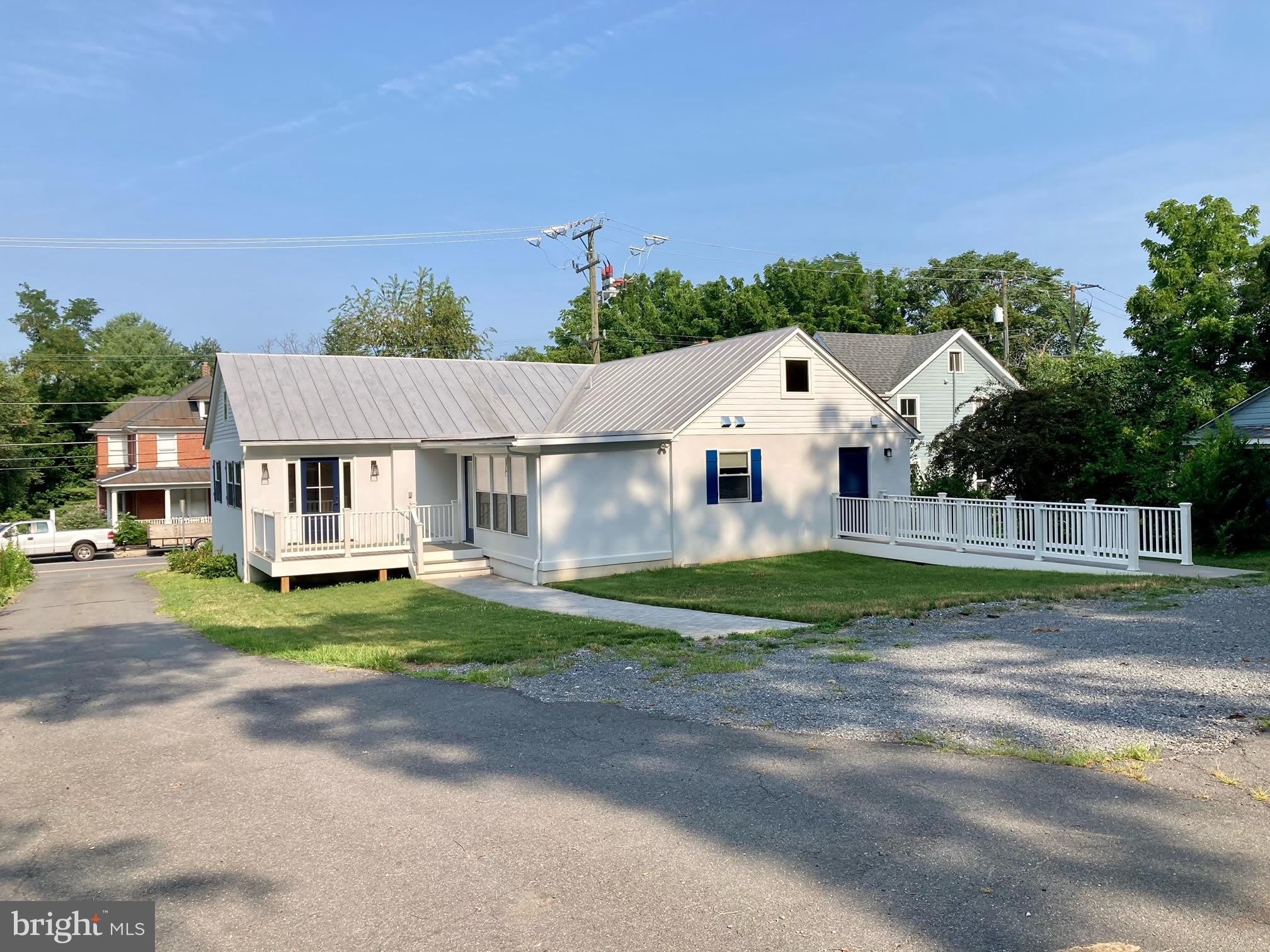 150 N Hatcher Avenue – photo 1 of 17