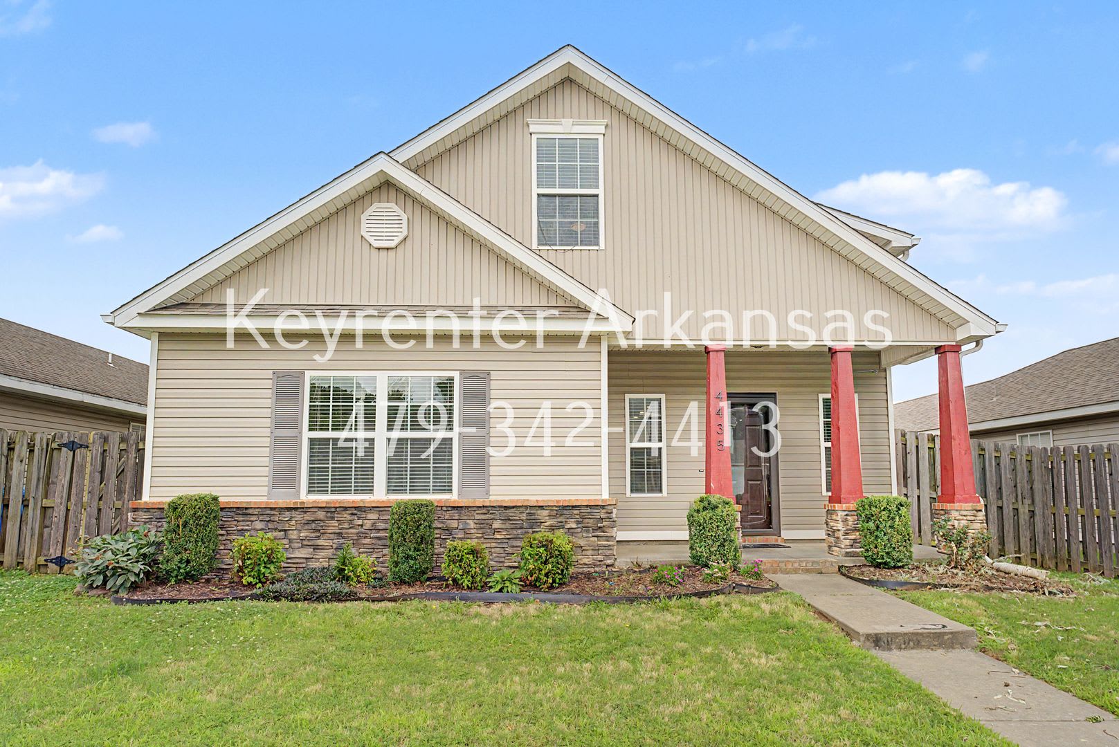 Beautiful 3 Bedroom Home with Hardwood, Tile & Spacious Kitchen – photo 1