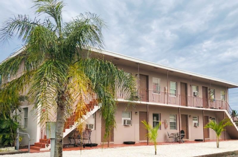 526 NW 12th Ave, Unit 7 – photo 1
