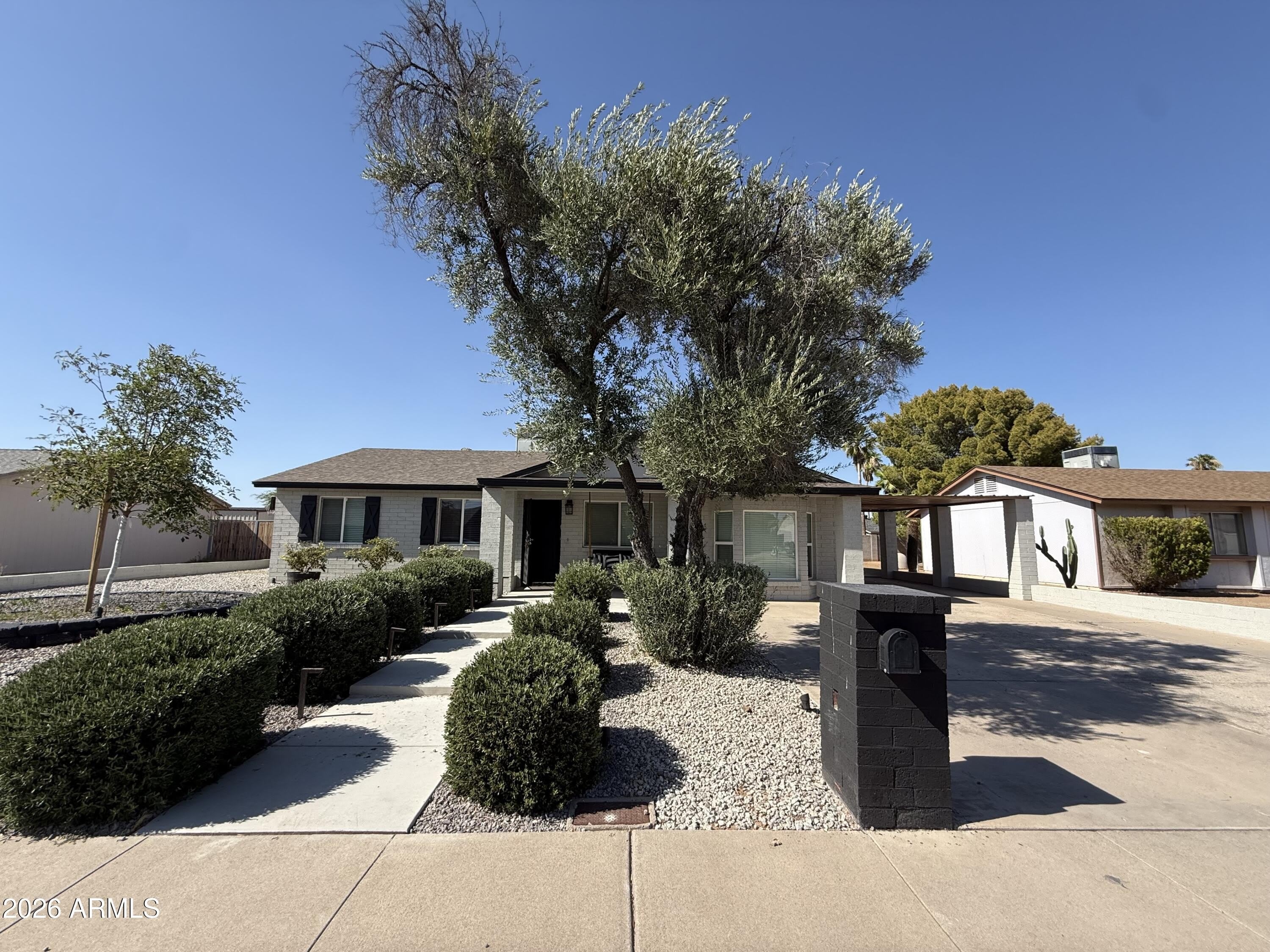 2116 E MARCONI Avenue – photo 1