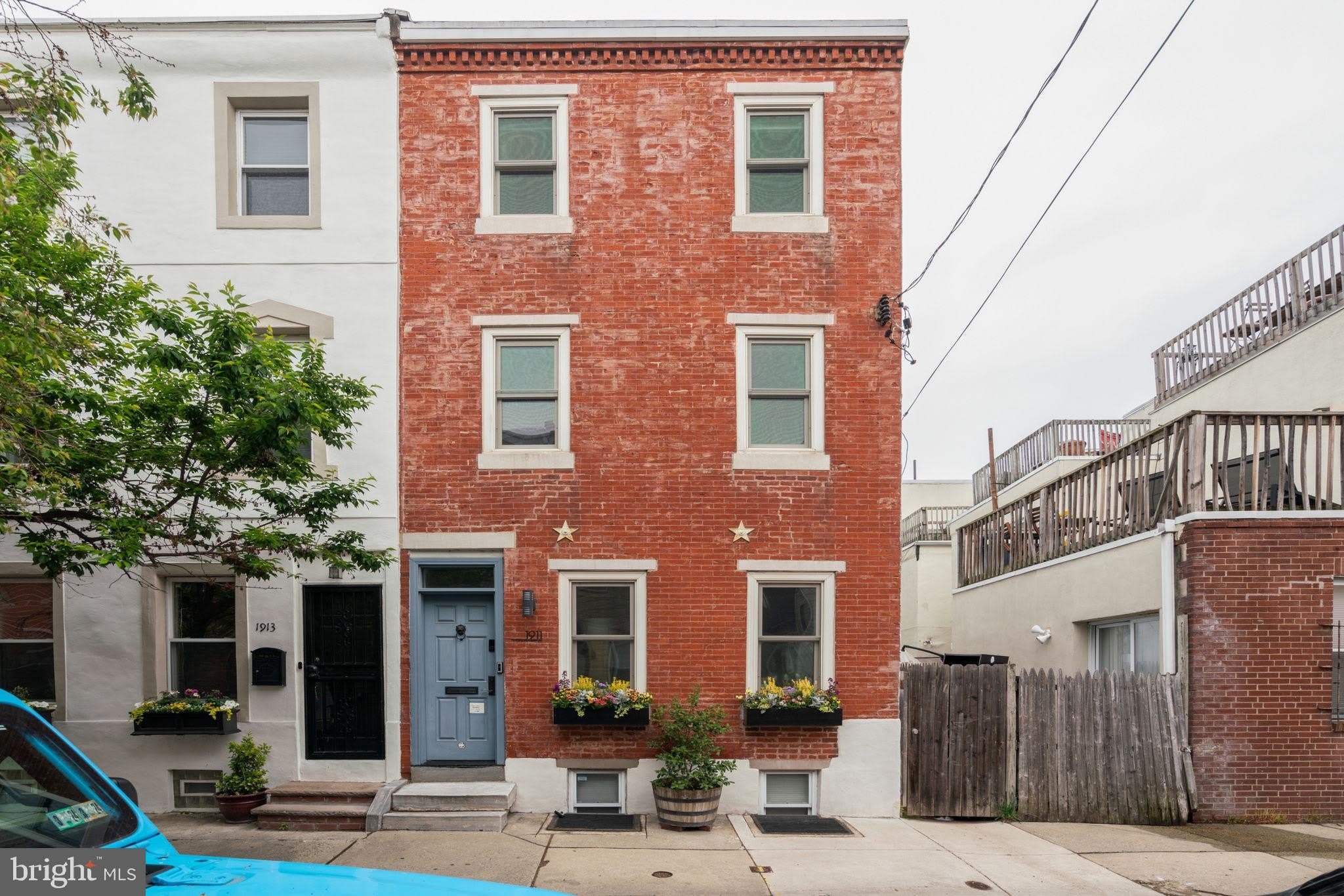 1911 PEMBERTON Street – photo 1