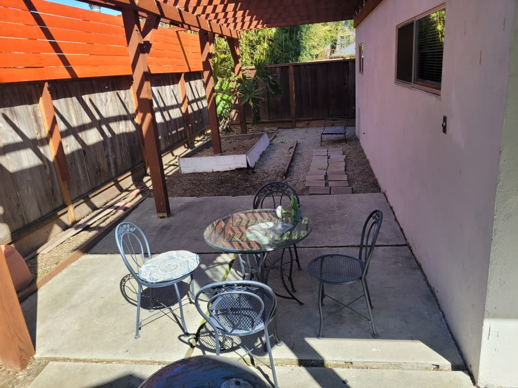 127 Pearl St – photo 1 of 9