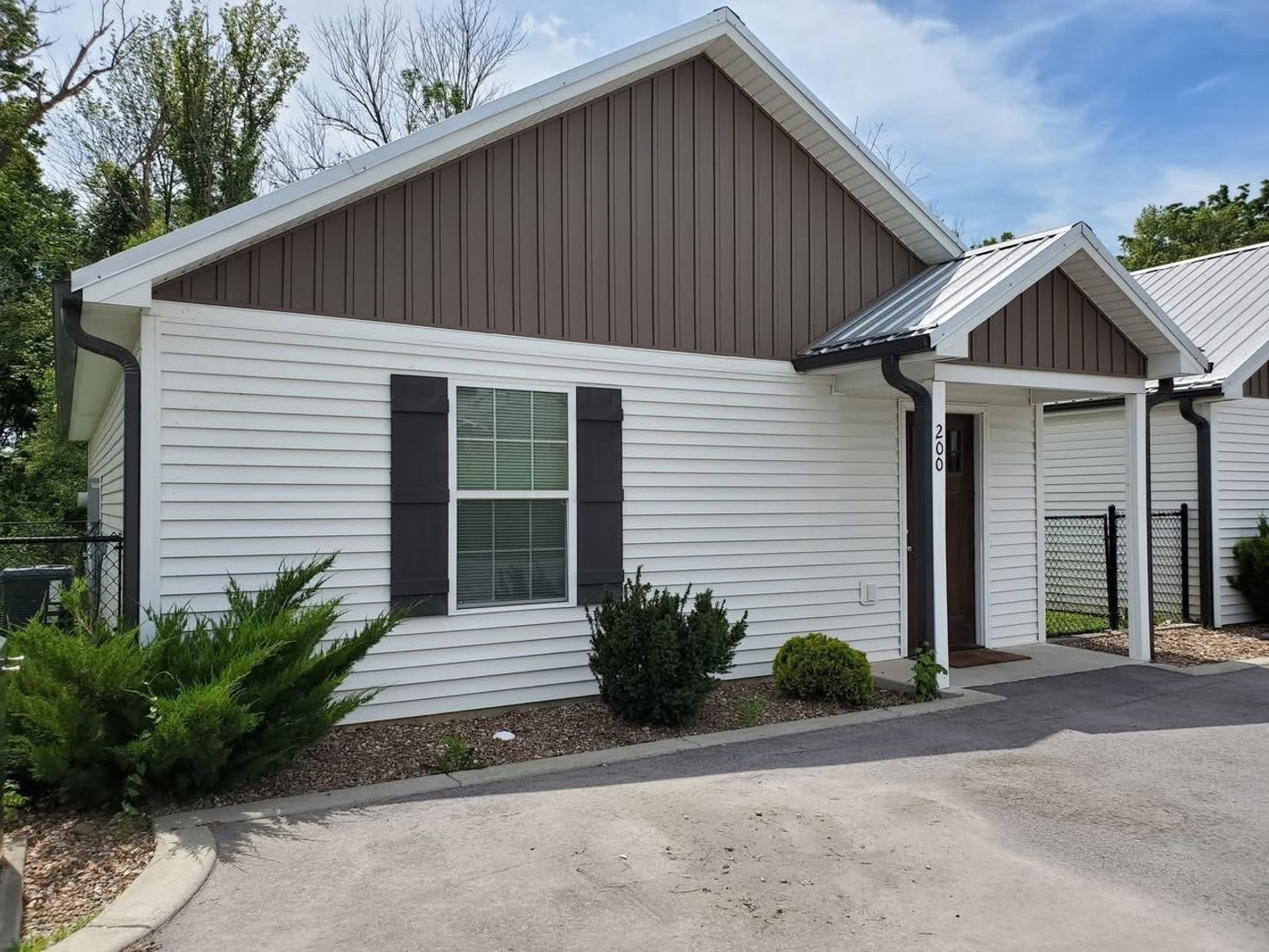 3 bedroom 1 bath House located in Jackson, MO – photo 1 of 11