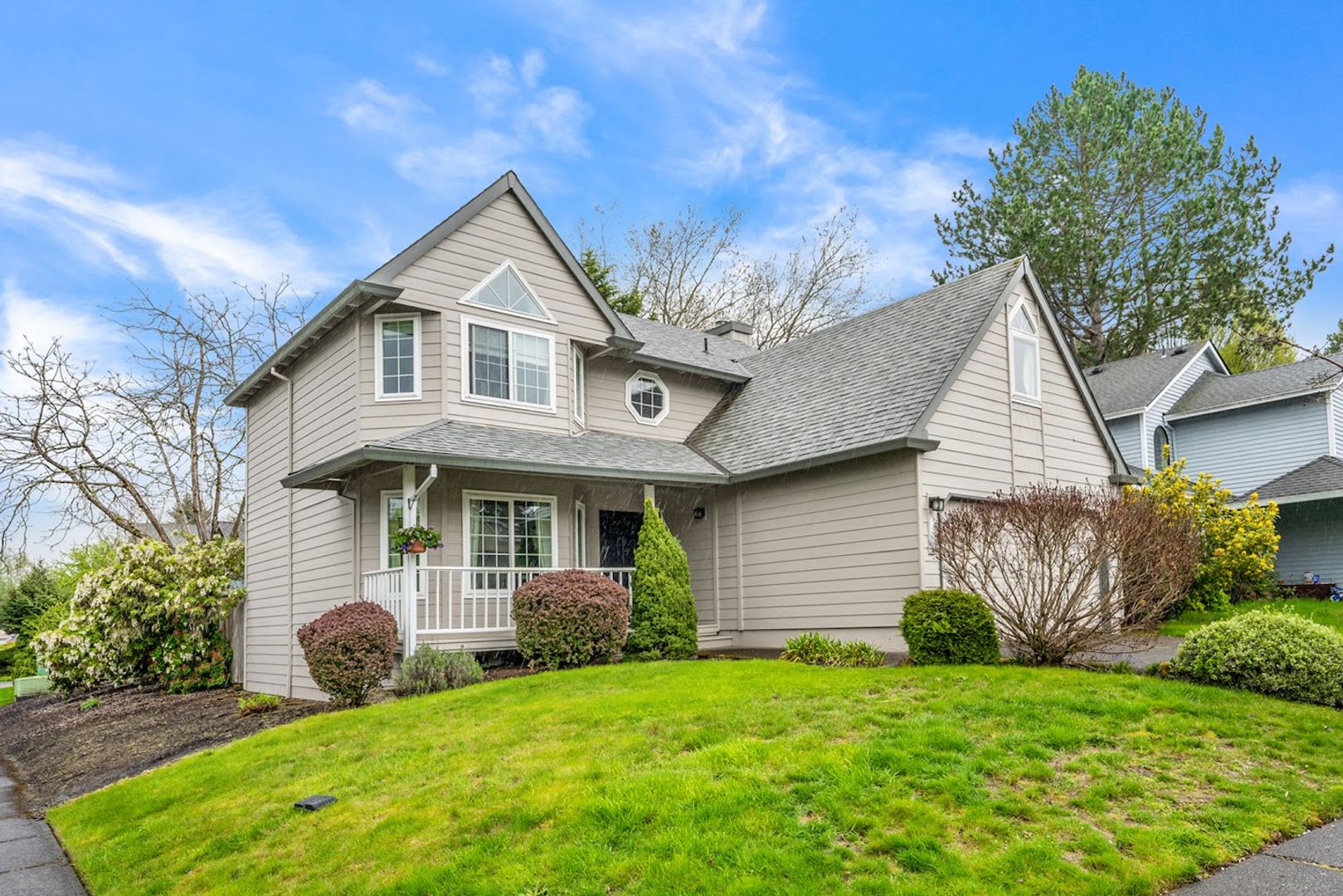 This Beautiful Home Ideally Situated On A Corner Lot In The Summerlake Neighborhood Near Progress Ridge Is A Must See – photo 1