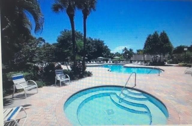 2455 Lindell Boulevard – photo 1