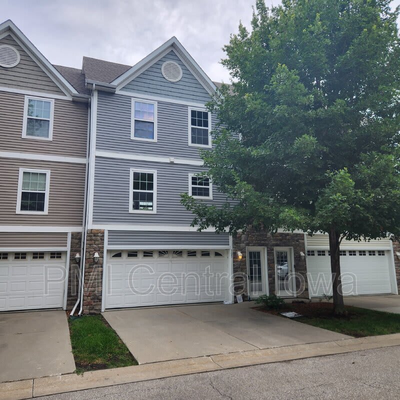 305 NE Kingwood – photo 1