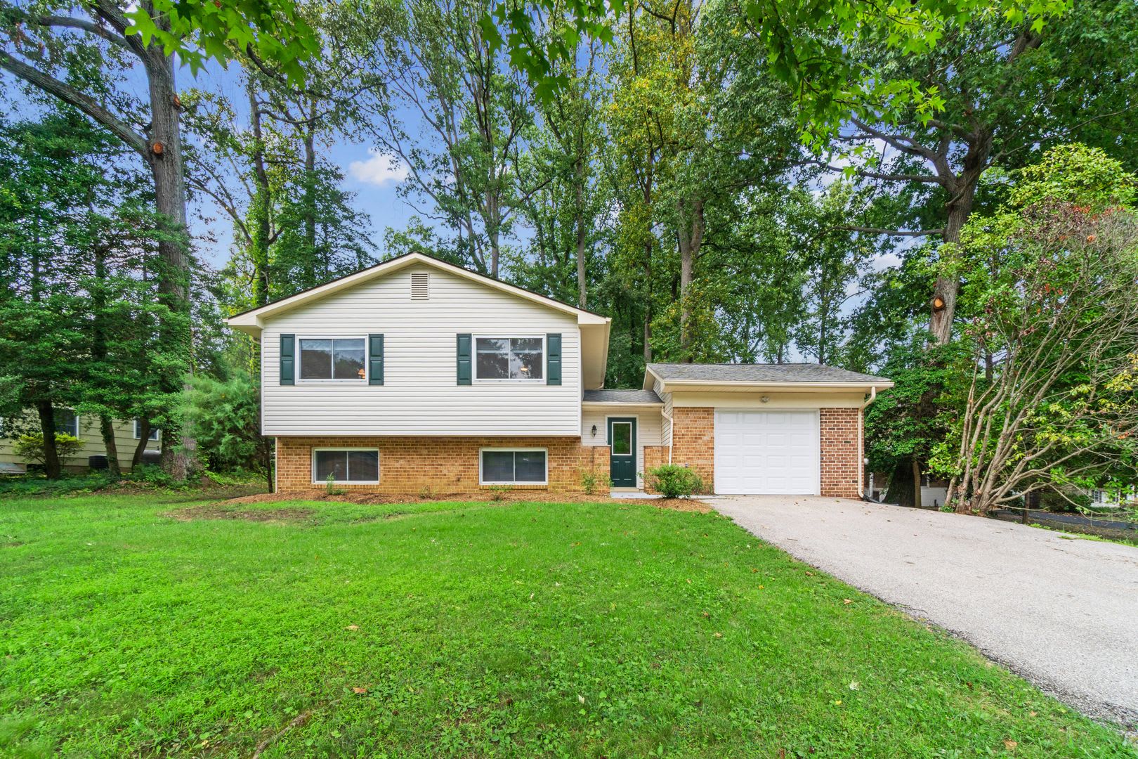 Ready For Move In Home In Water Privileged Hillsmere – photo 1 of 27