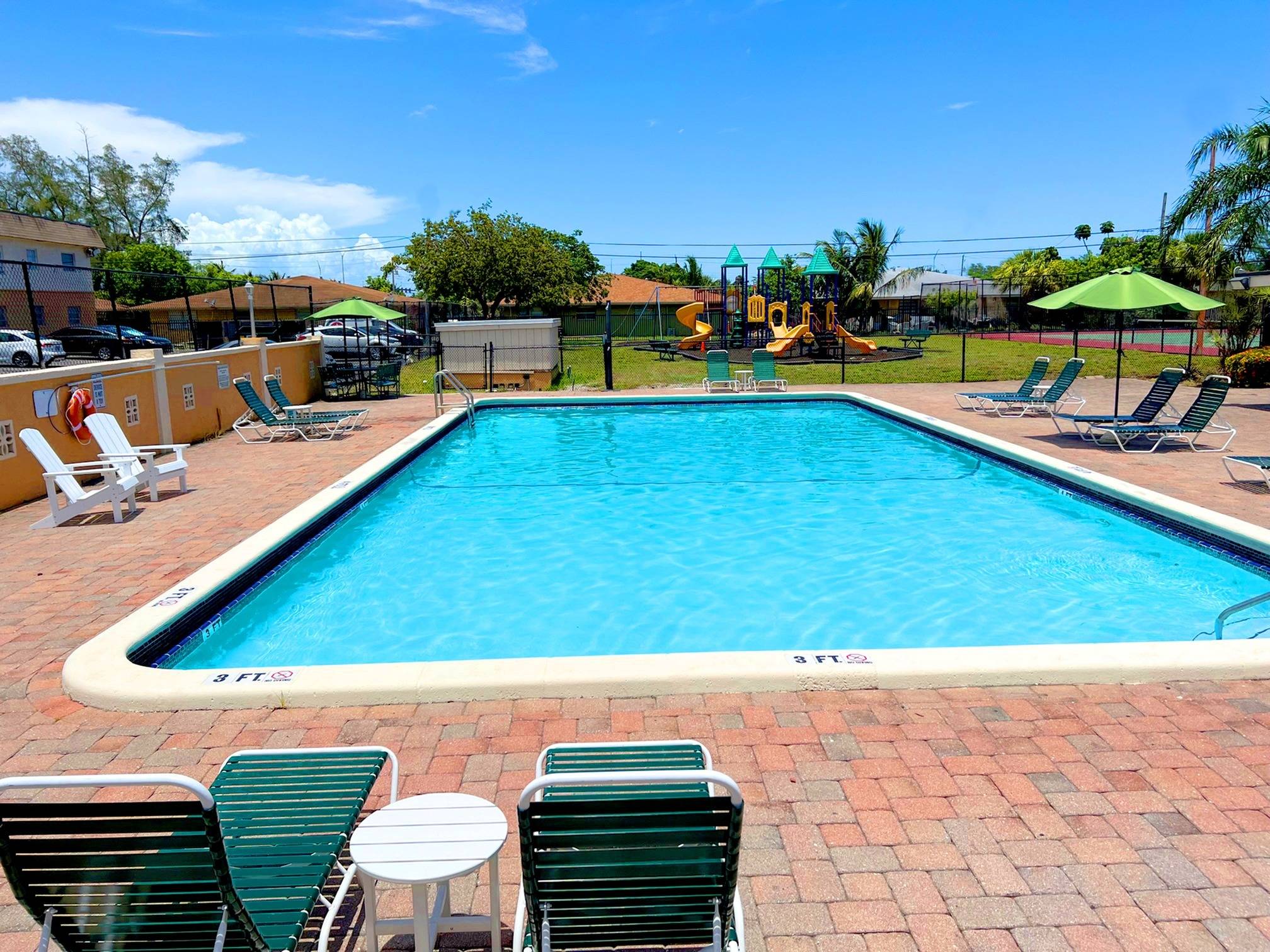 Pompano Palms Apartments – photo 1