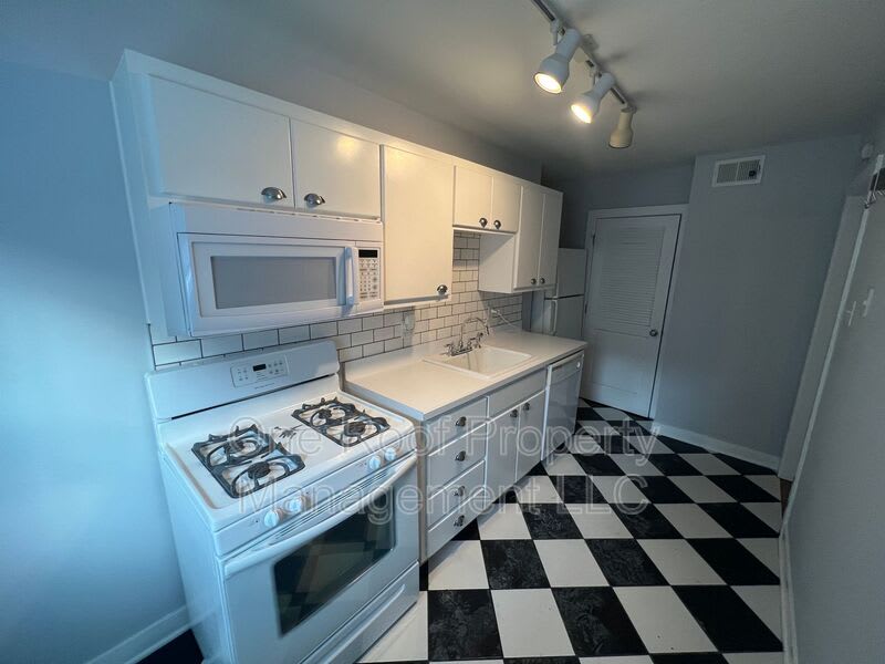 4532 Broadway Boulevard – photo 1