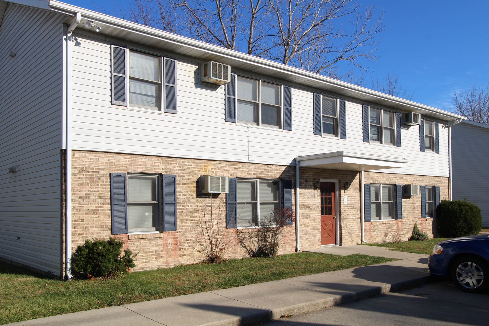 151 E Streeter Ave – photo 1 of 122