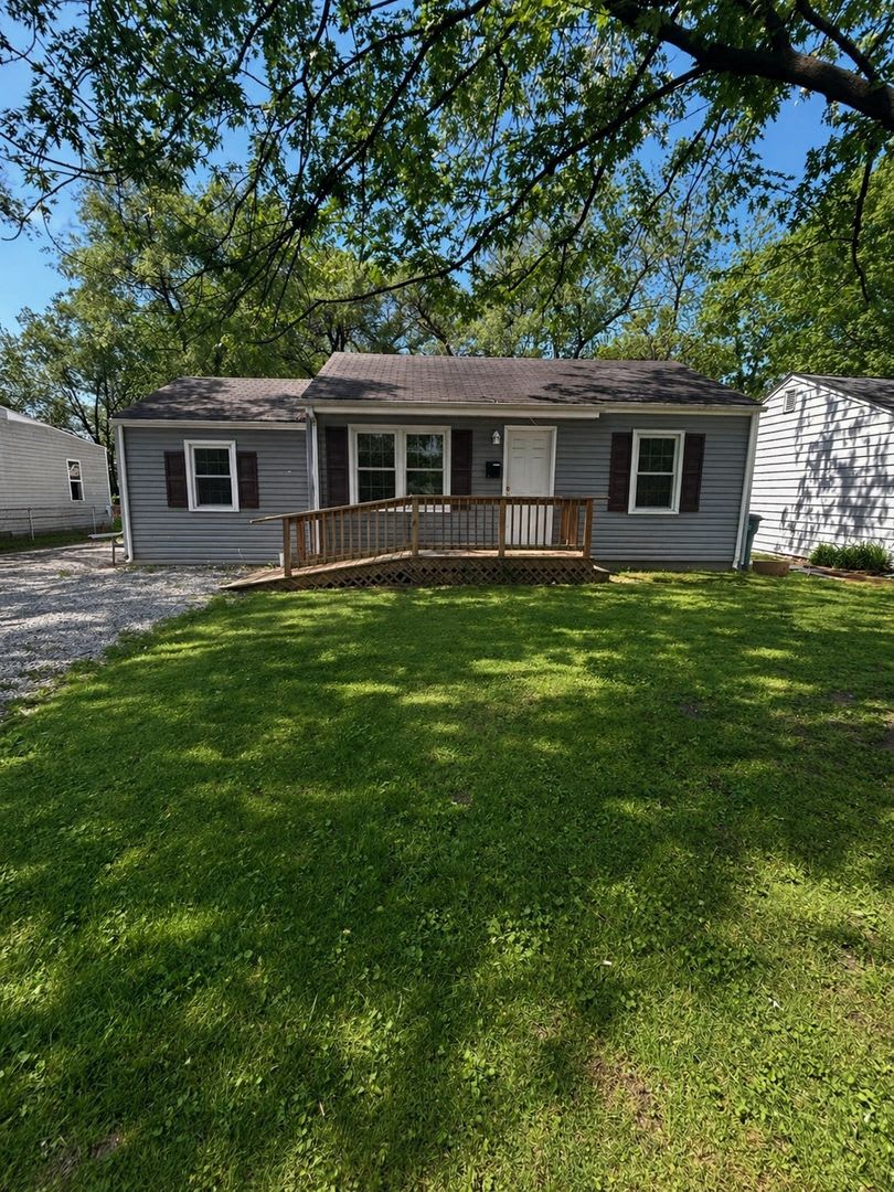 For Lease – photo 1
