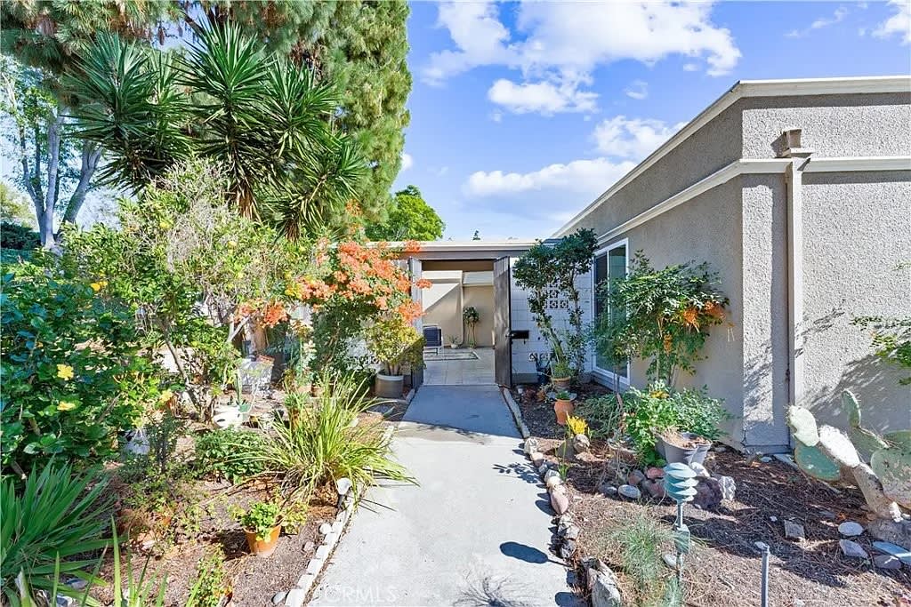 494 Calle Cadiz