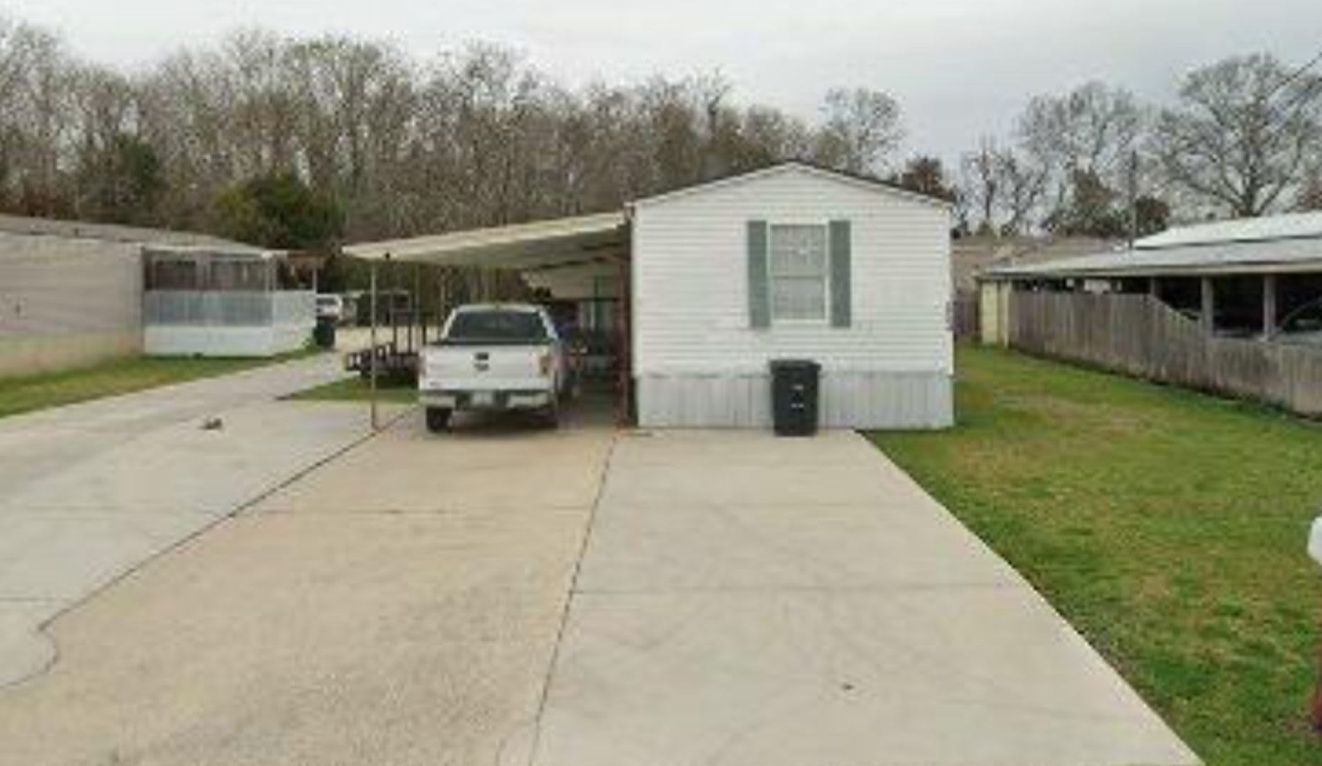 3 Bedroom Trailer in New Iberia – photo 1 of 3