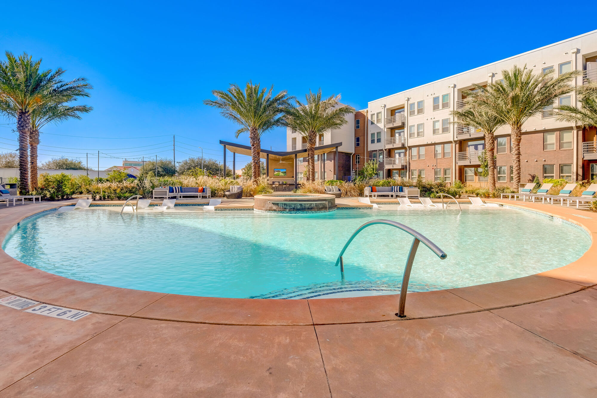 Encore Motif At Grand Crossing – photo 1 of 30
