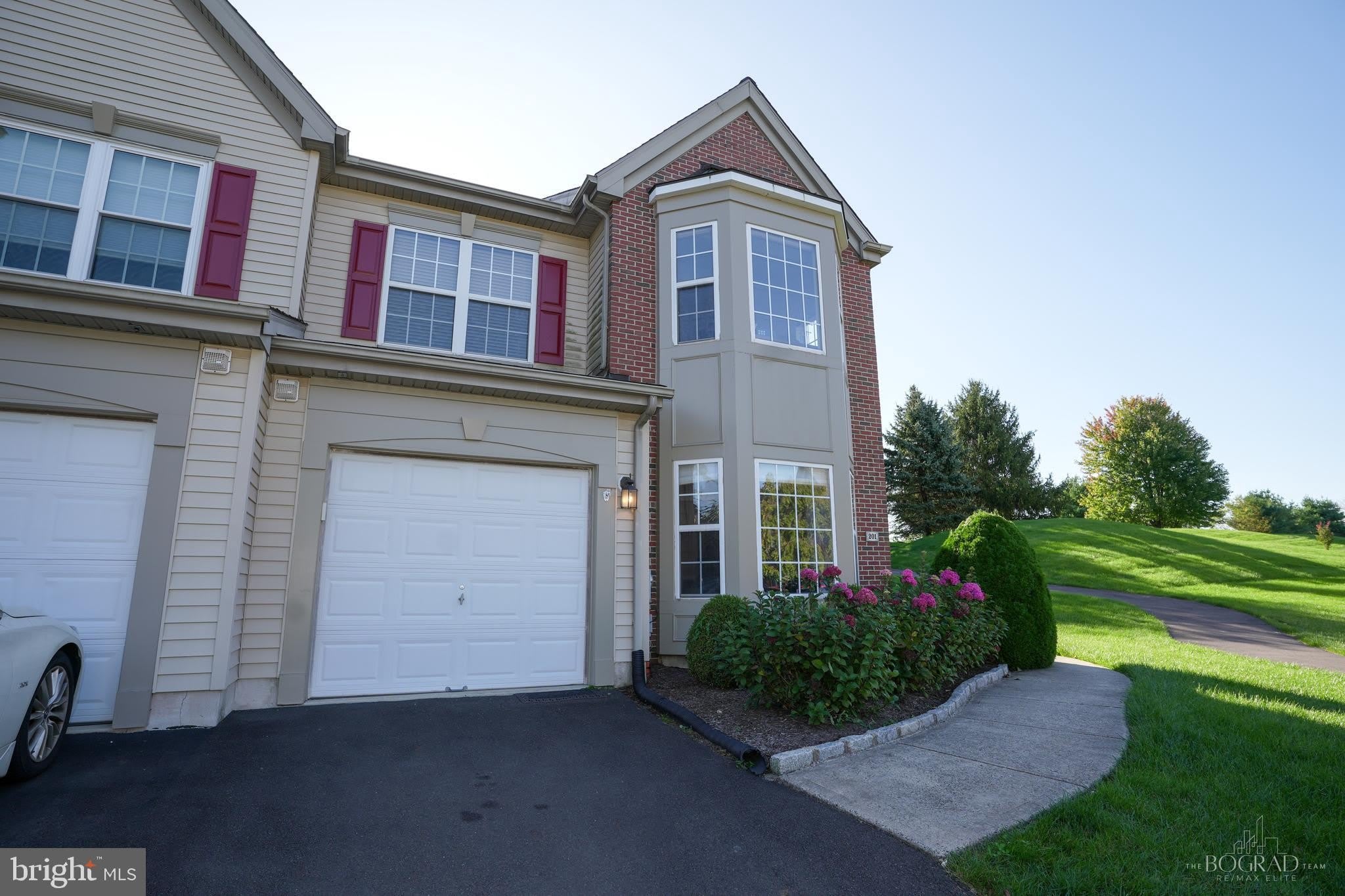 201 WHITE PINE Court – photo 1