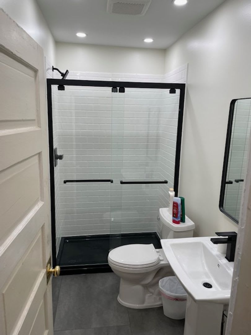 Central Campus Newly Renovated 4 Bedroom 2 Bathroom House – photo 1