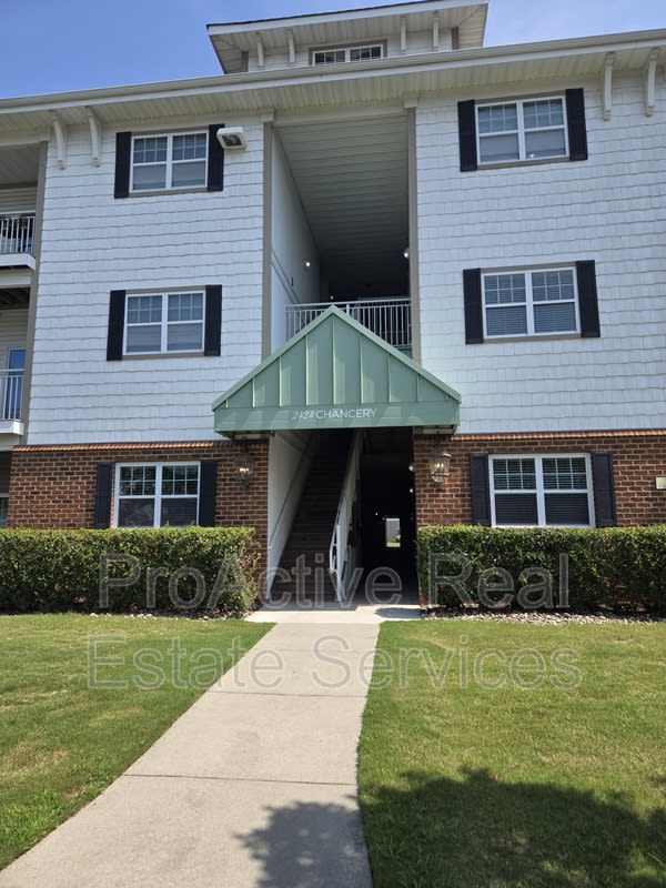 2424 Chancery Ln – photo 1