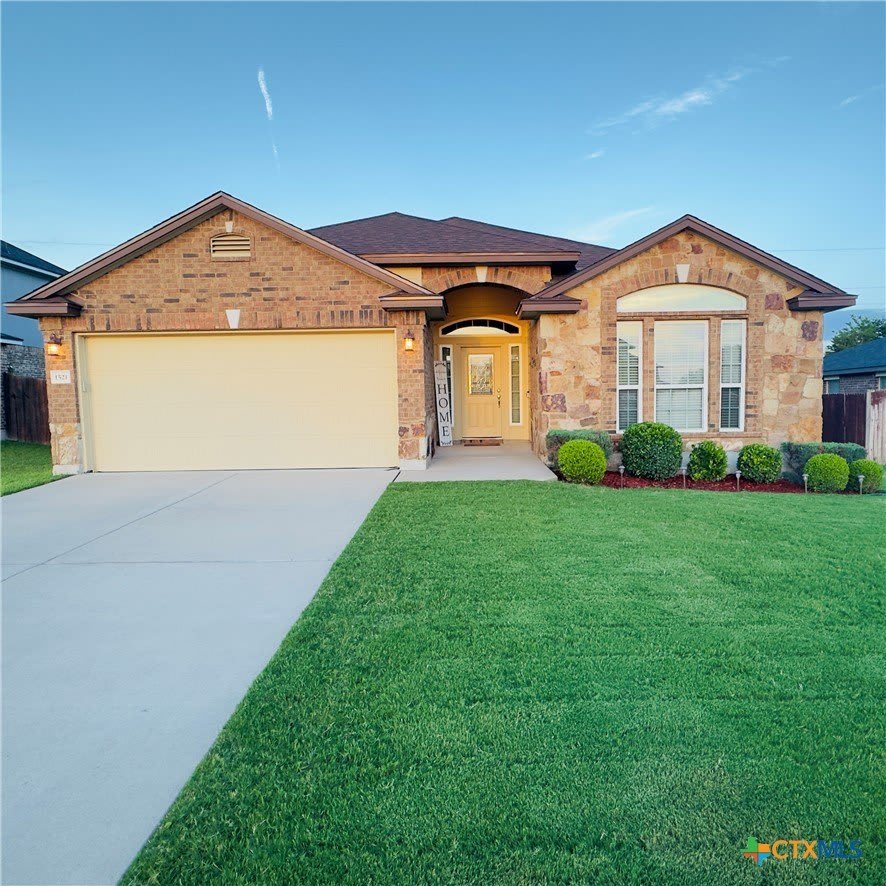 1521 Starlight Drive – photo 1 of 16