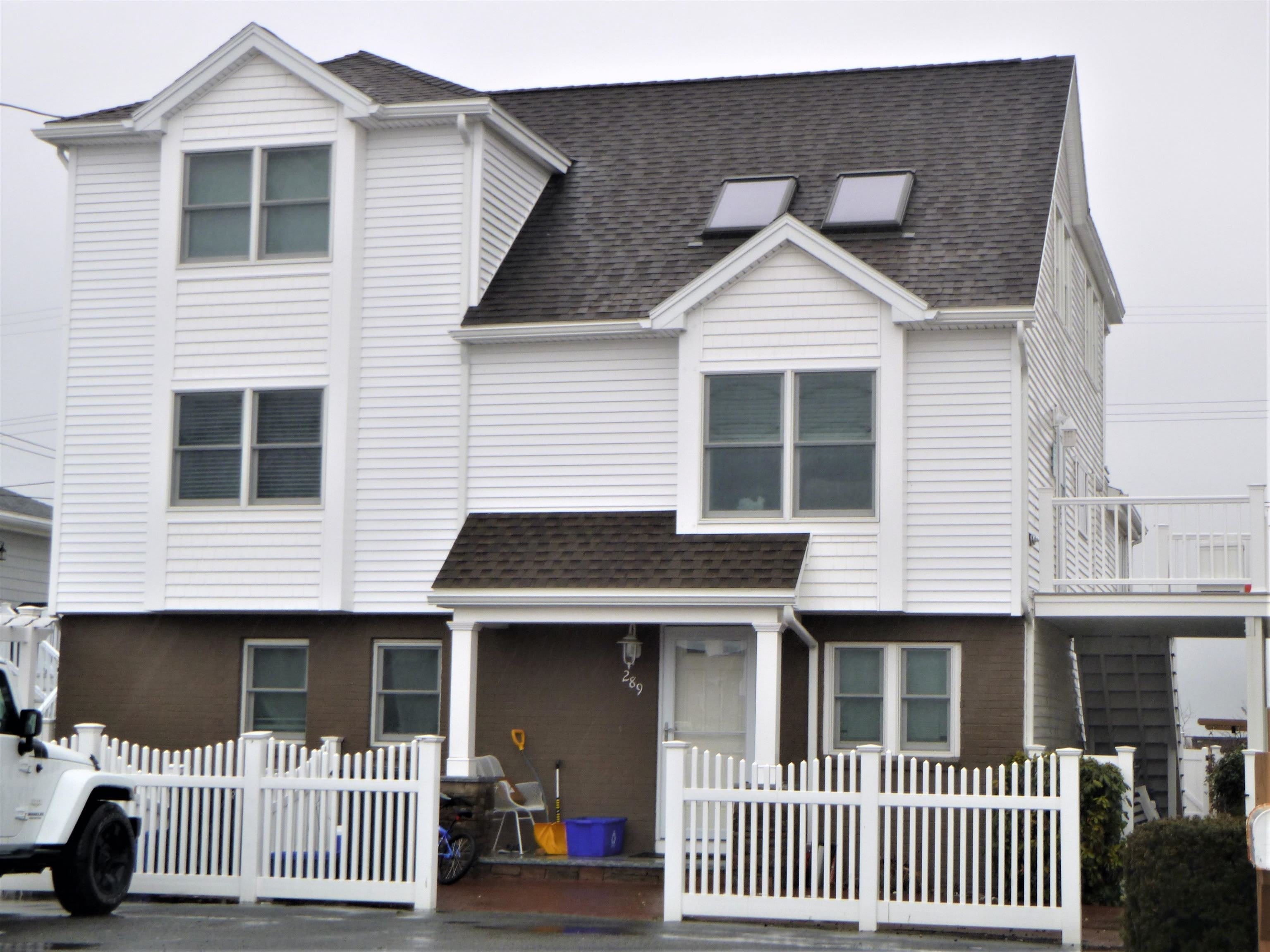 289 Portsmouth Avenue – photo 1 of 32
