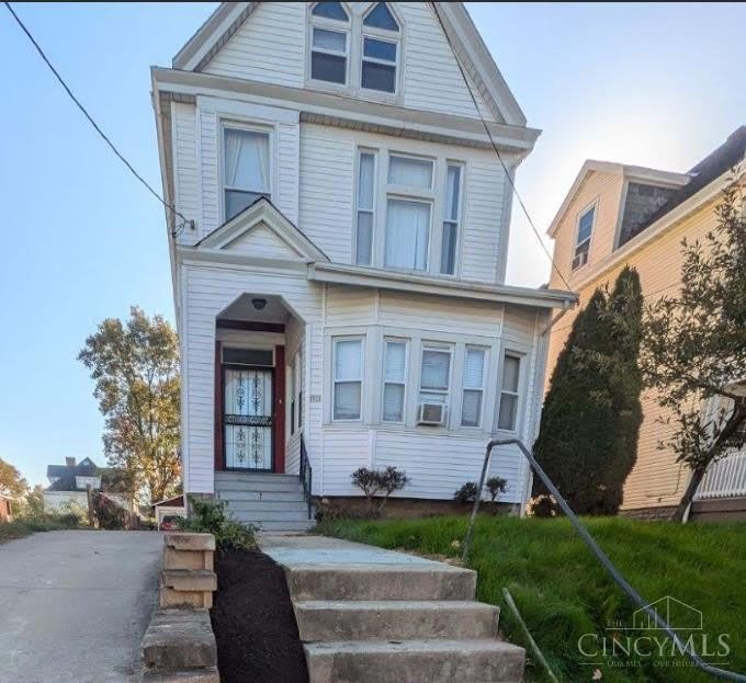 3918 Regent Avenue – photo 1 of 9