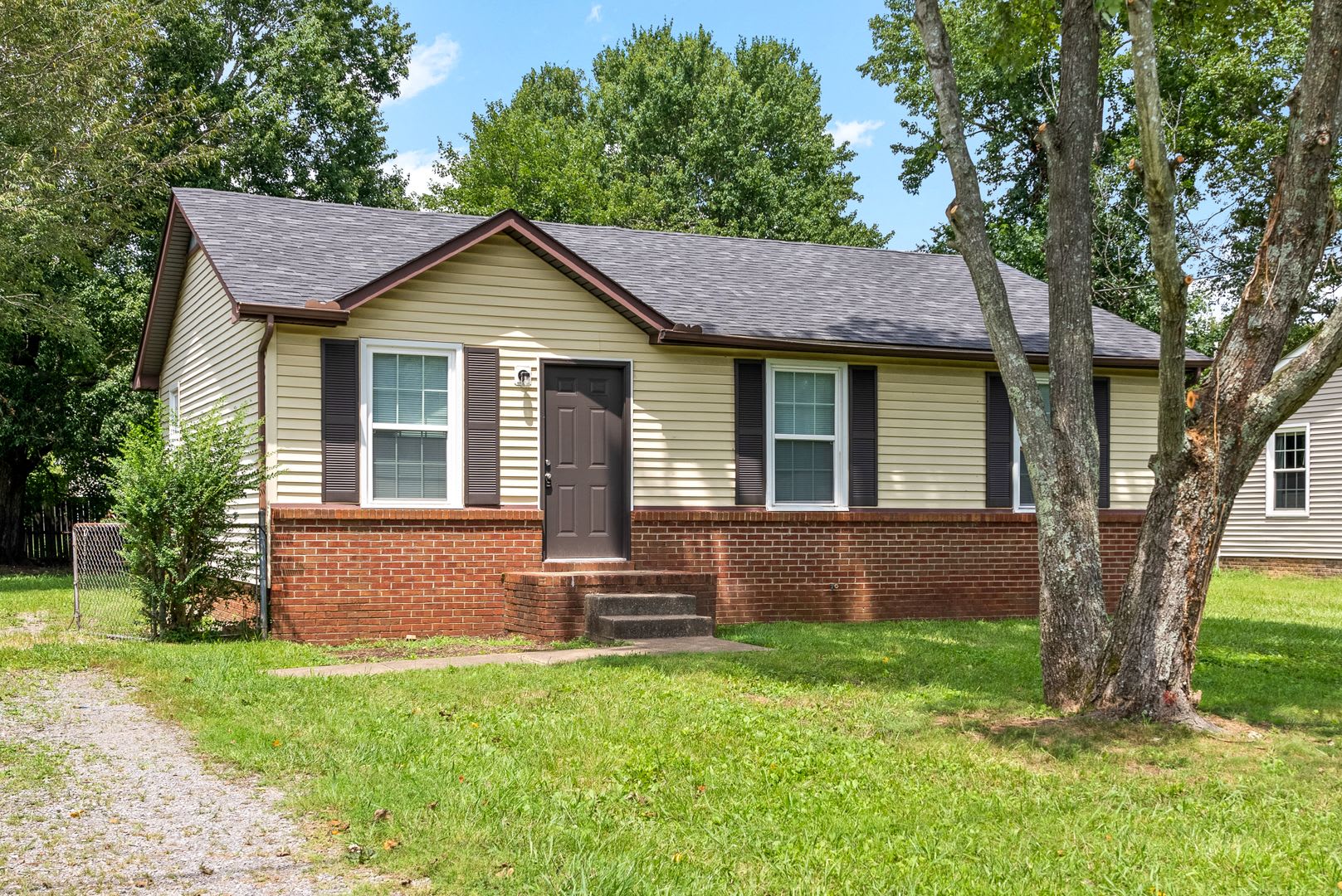 3 Bedroom Pet Friendly Home For Rent! – photo 1