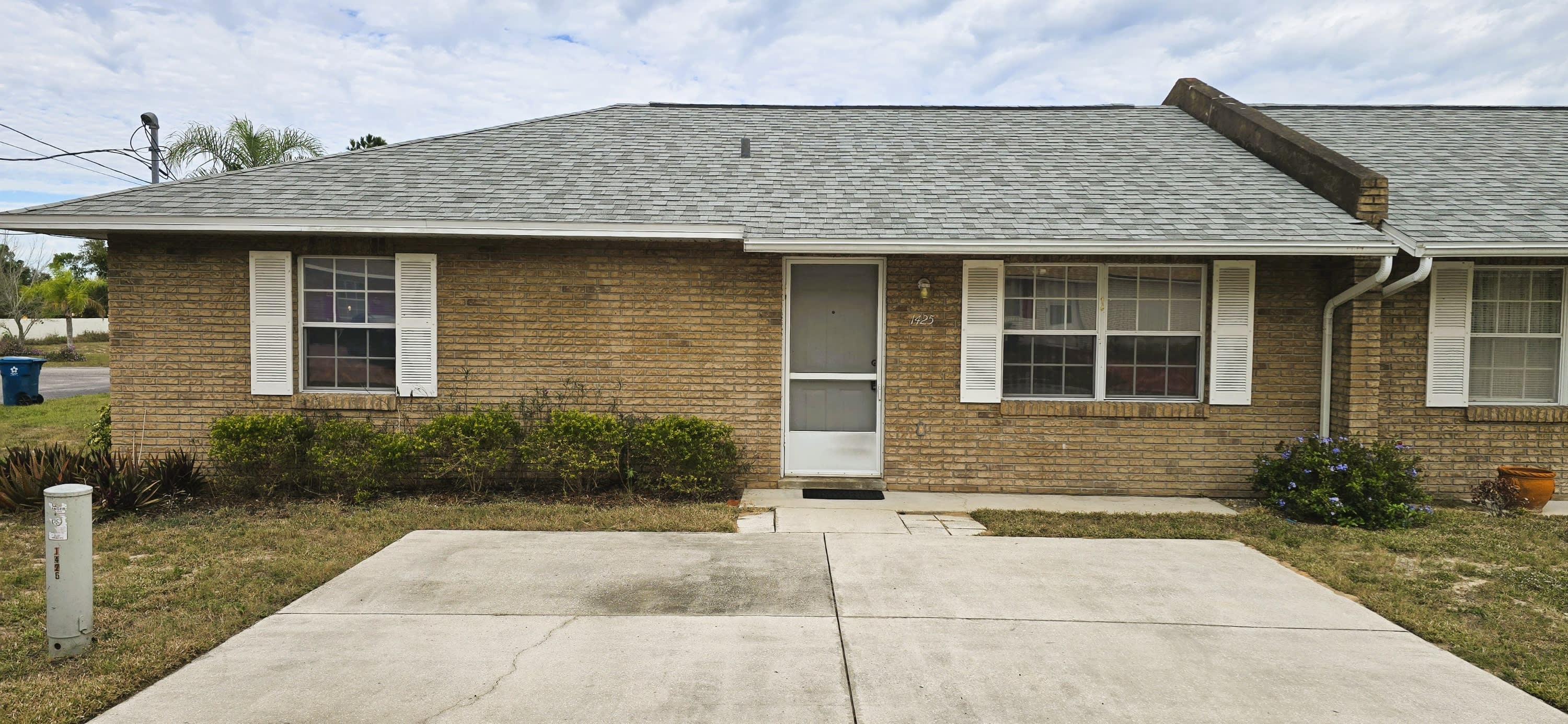 1425 Thousand Roses Drive South – photo 1 of 56