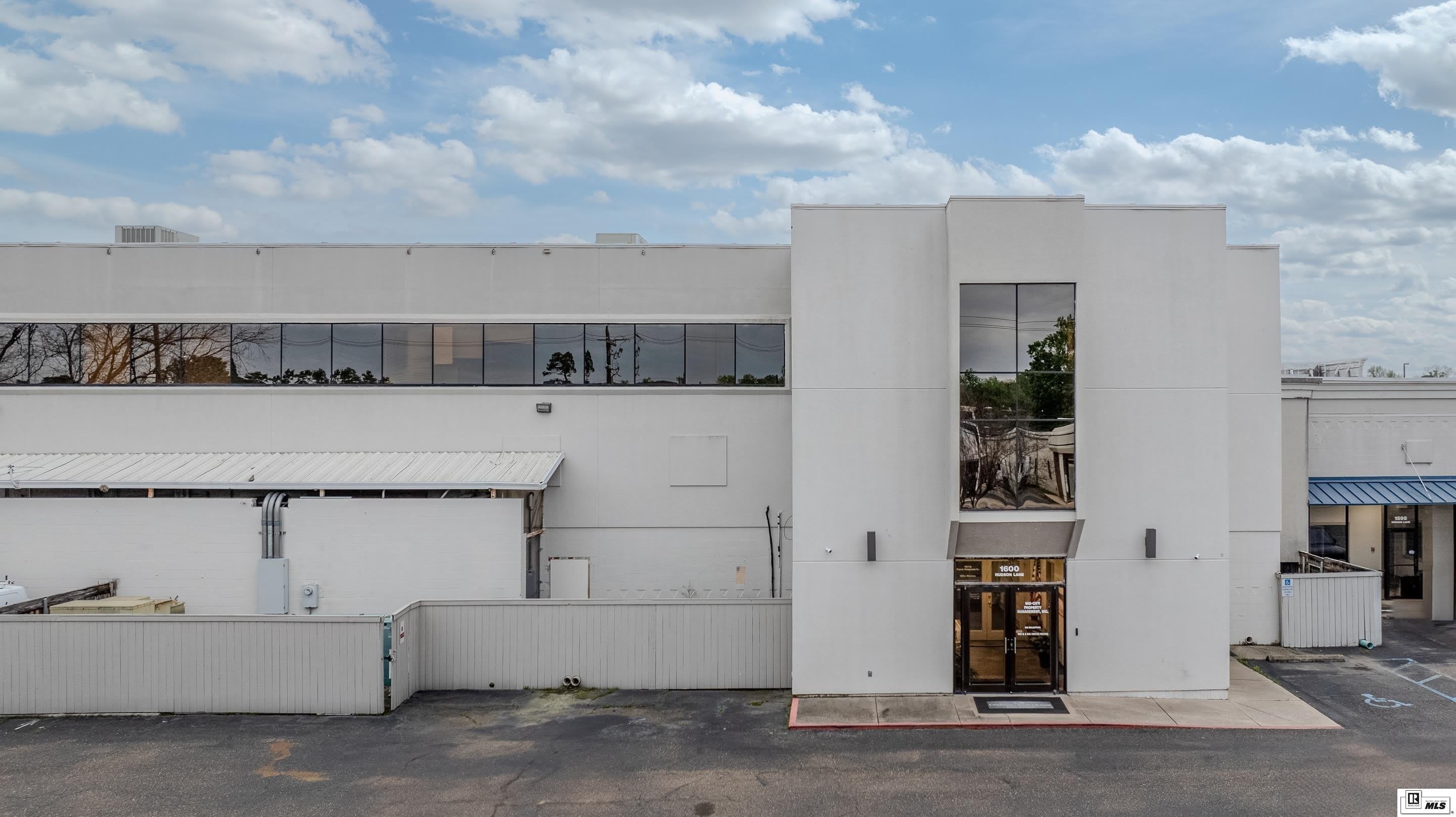 1600 HUDSON LANE – photo 1