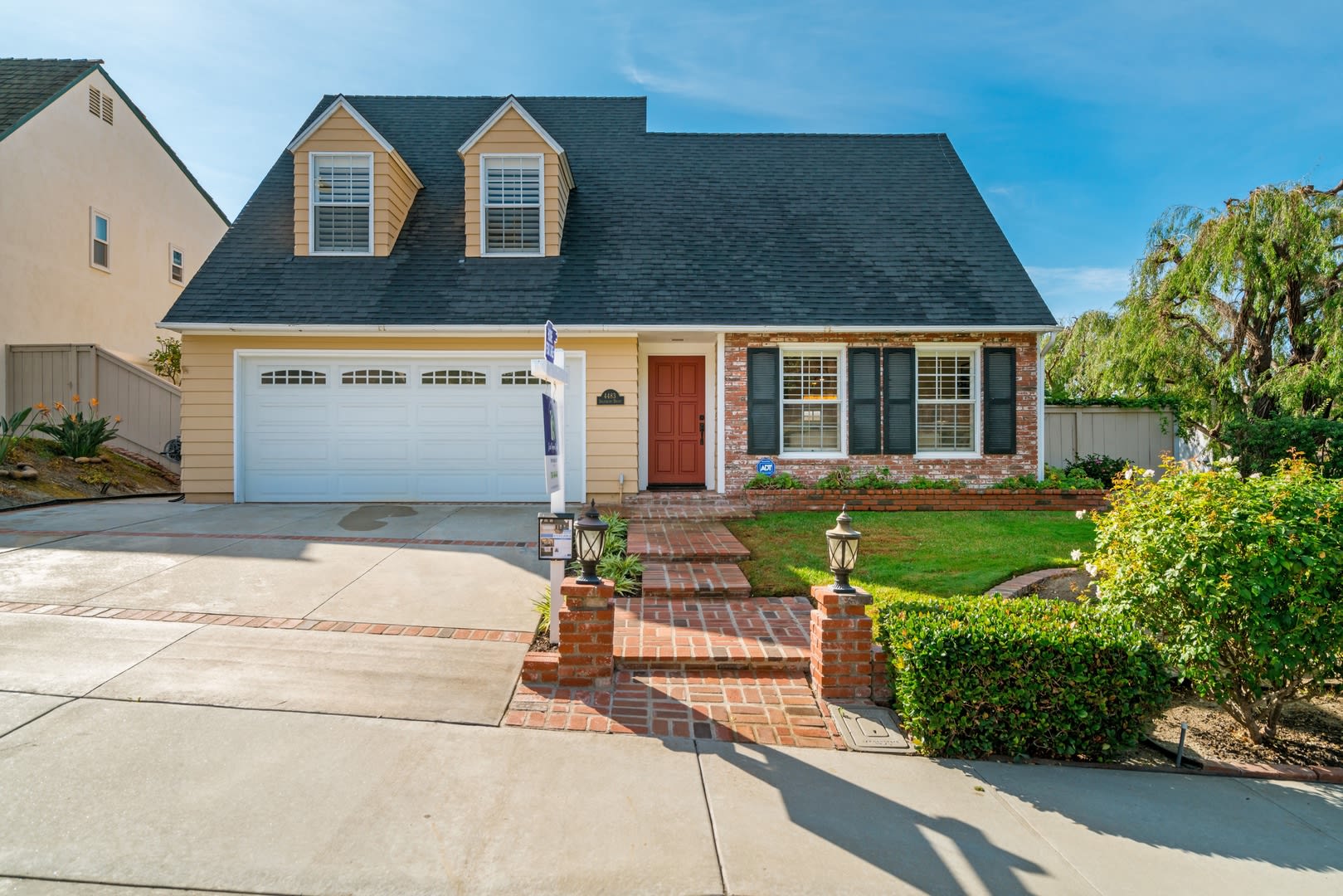 Gorgeous Upgraded Tamarack Point Home With Remodeled Dream Kitchen & West Facing Yard! – photo 1