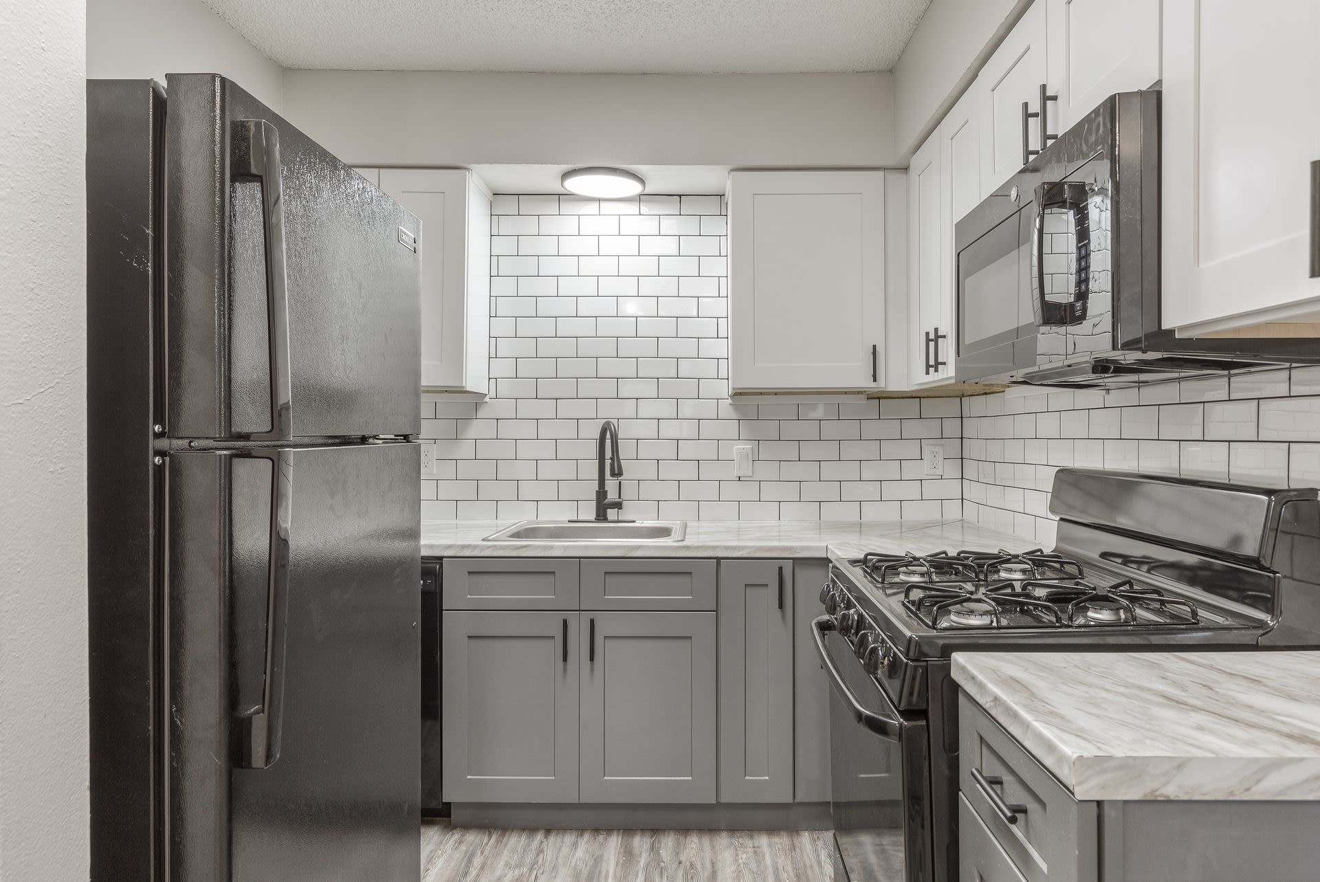Metro Plex Apartments – photo 1
