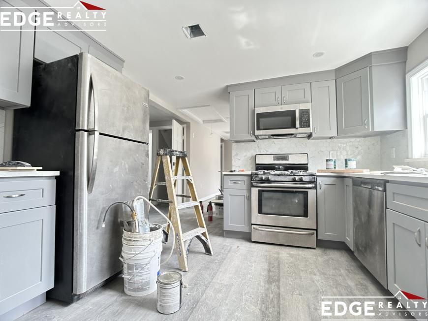 16 Long Ave – photo 1