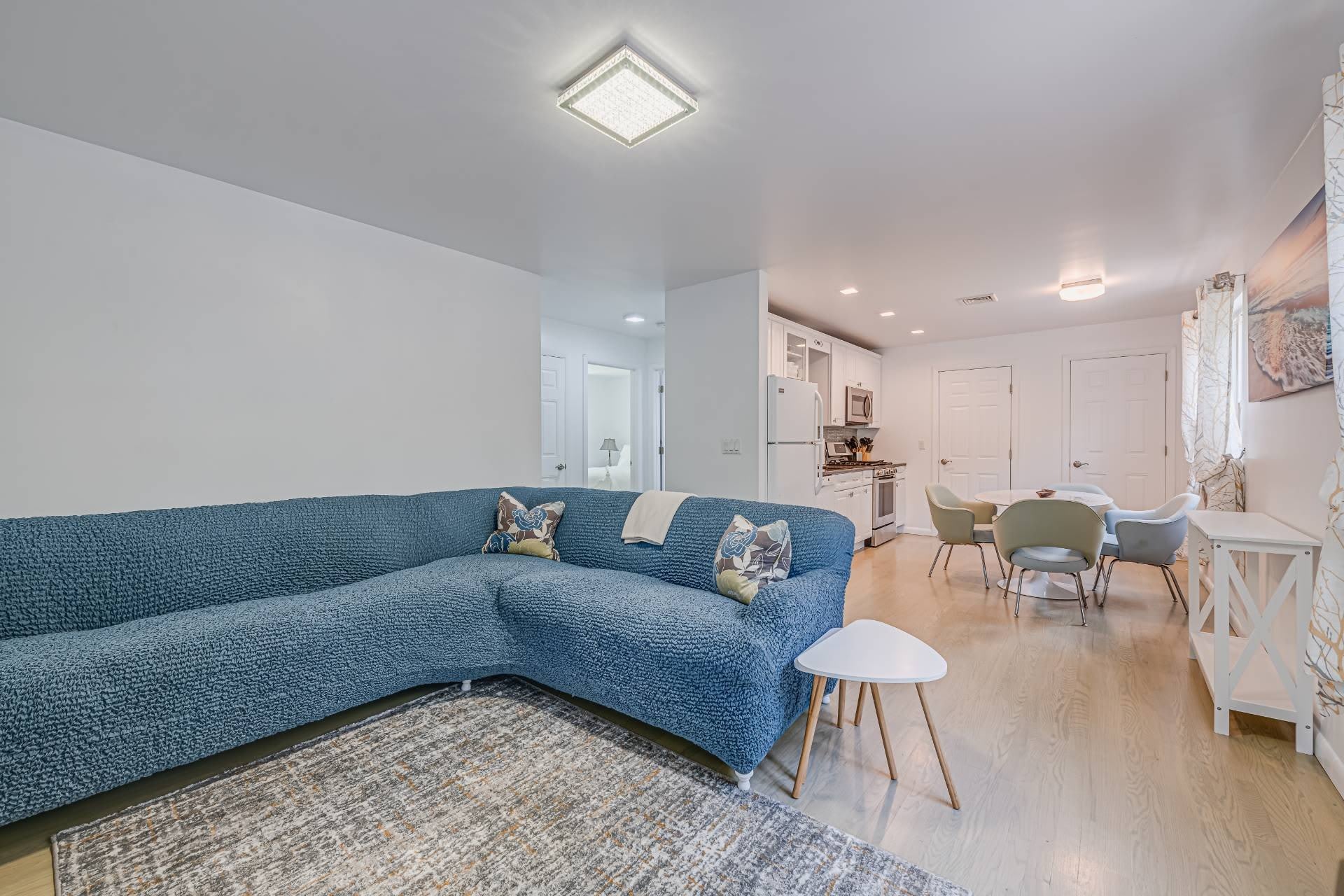 10 Hunters Lane – photo 1 of 14
