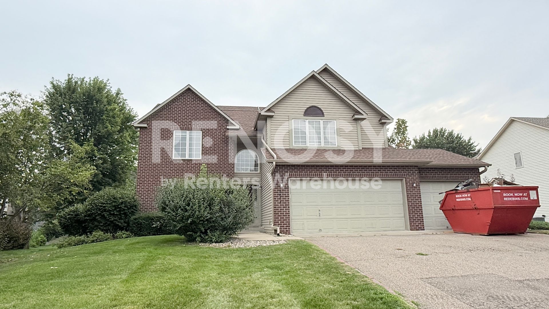 Executive Home Avail Now In Shakopee – photo 1 of 378