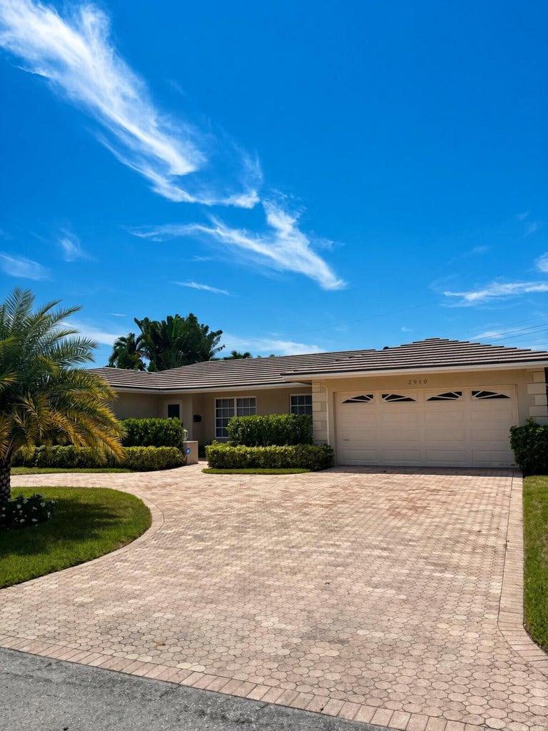 2910 NE 39TH Ct. – photo 1